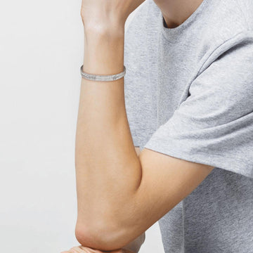 Ατσάλινο βραχιόλι Lacoste 2040379 σε ασημί χρώμα από ανοξείδωτο ατσάλι.